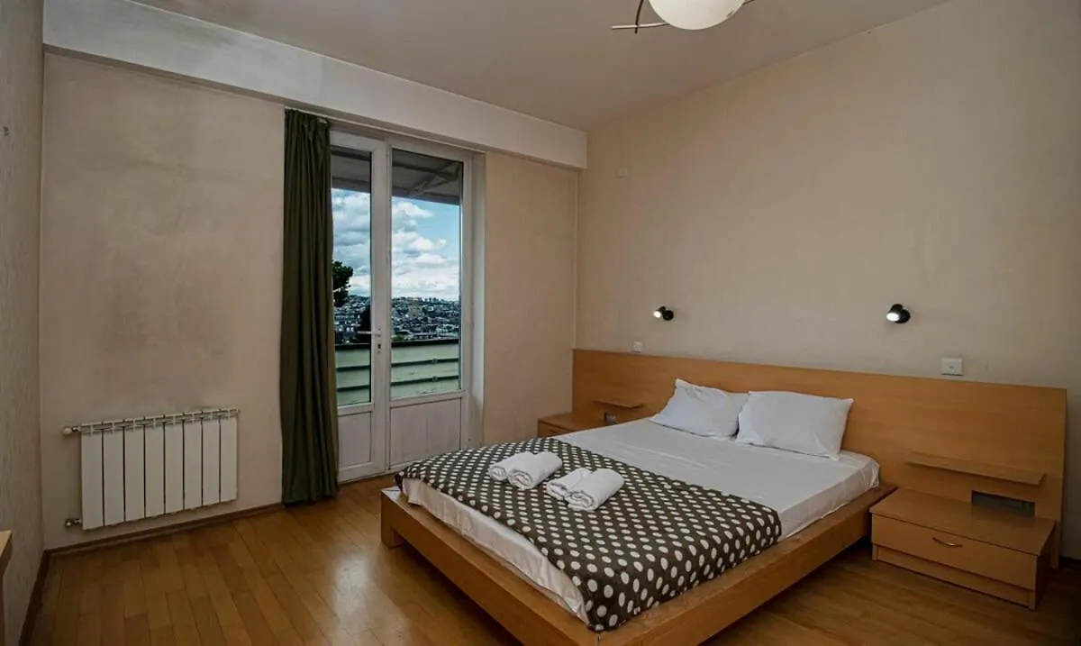 1Br Apartment With Balcony On Mtatsminda Tbilisi