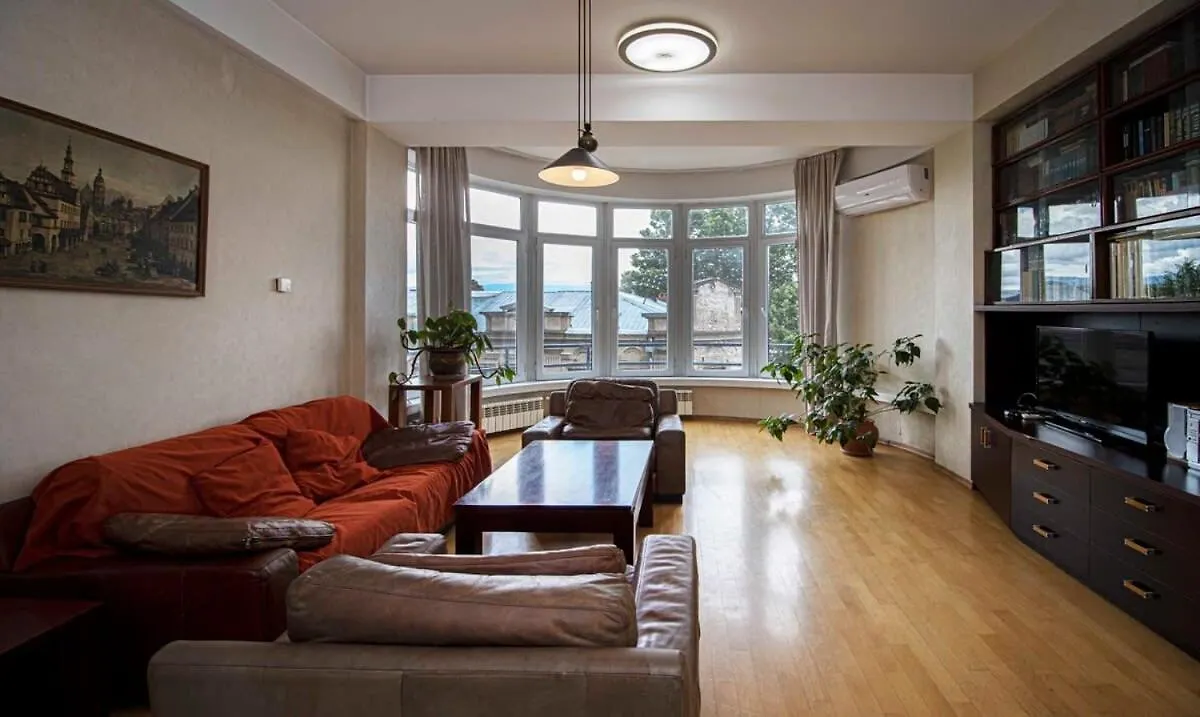 1Br Apartment With Balcony On Mtatsminda Tbilisi