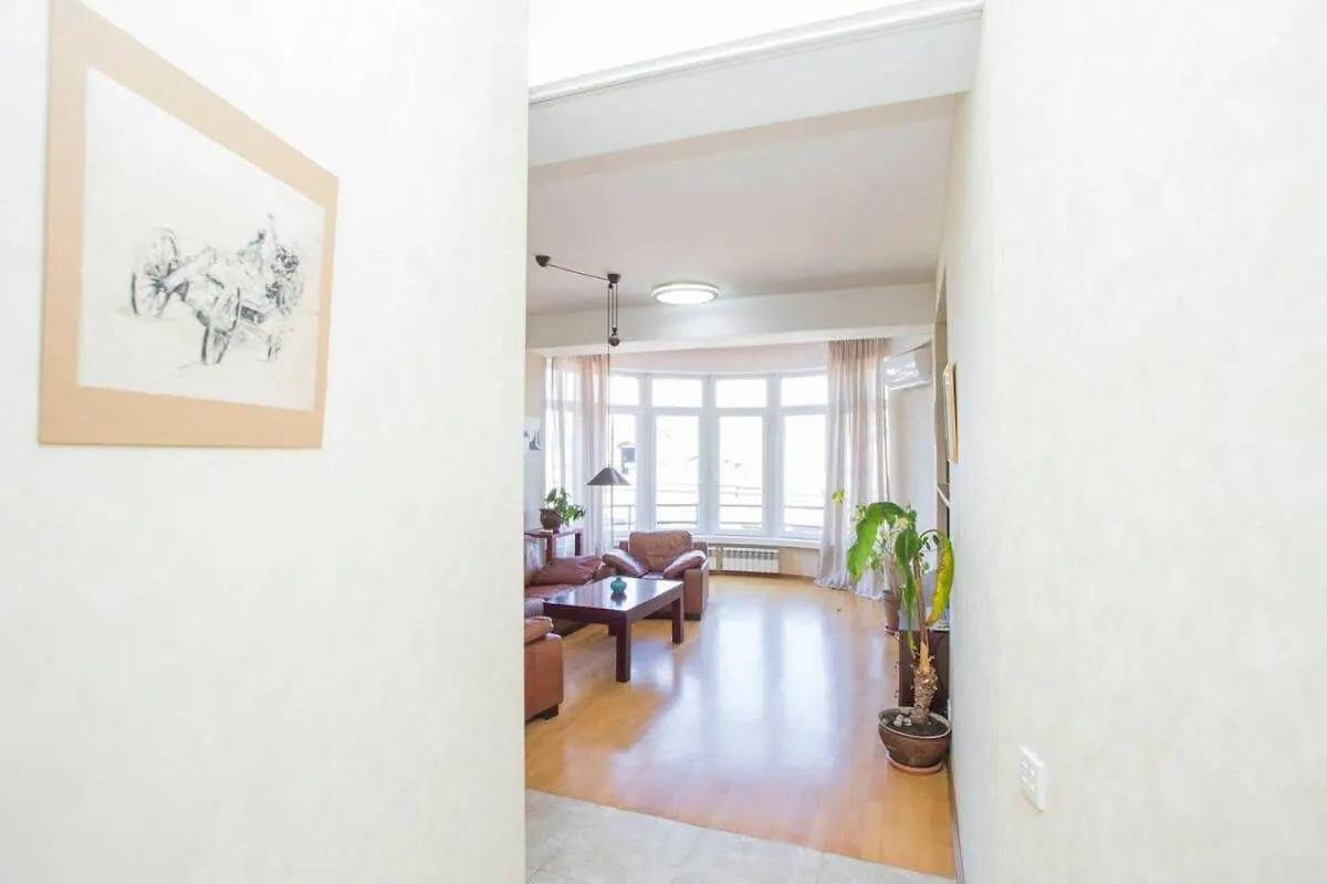 1Br Apartment With Balcony On Mtatsminda Tbilisi Gruzie