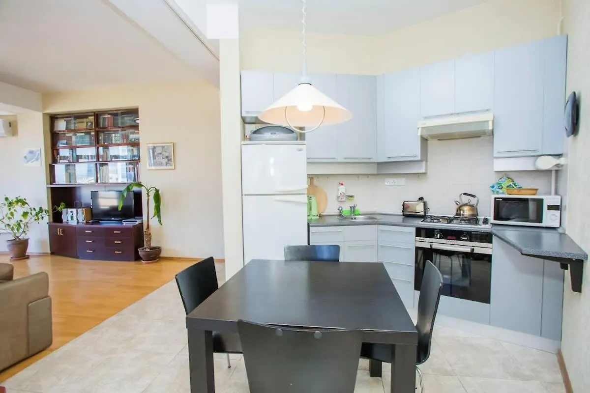 1Br Apartment With Balcony On Mtatsminda Tbilisi