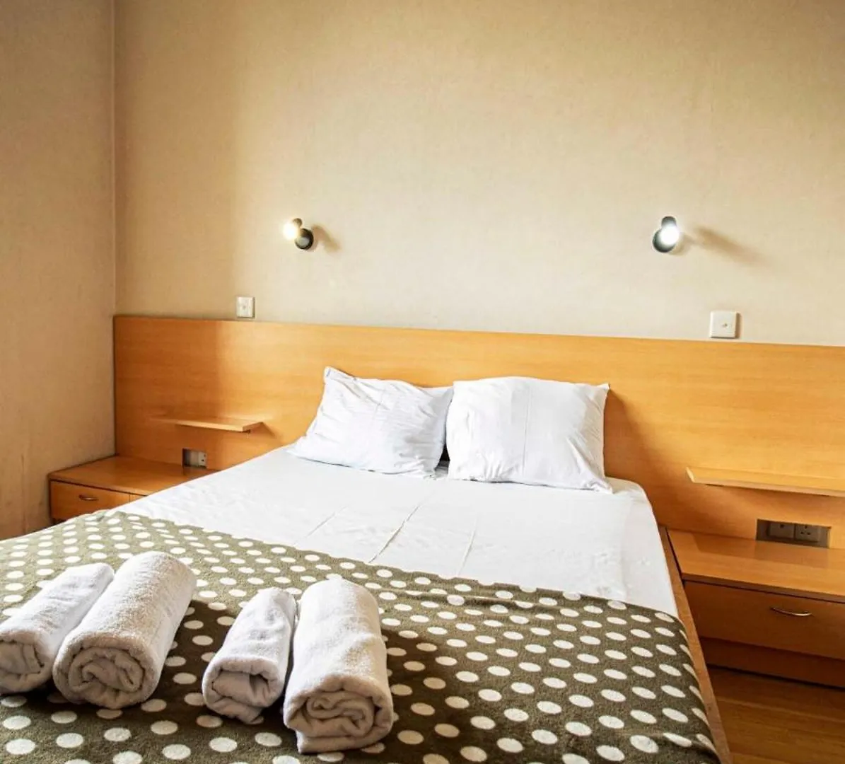 1Br Apartment With Balcony On Mtatsminda Tbilisi 0*,